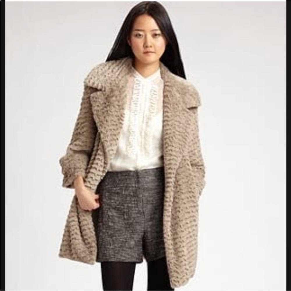 Cynthia Steffe ruffled faux fur beige tan winter coat size medium EUC